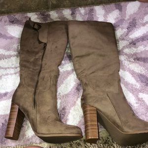 Tan knew high boots